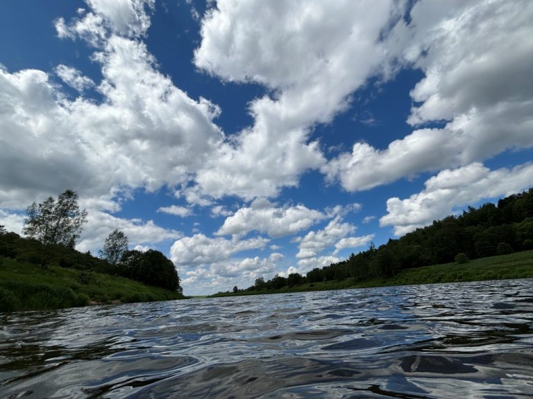 Куплю дачу недорого в деревне Дзержинка речка Угра Калужская губерния