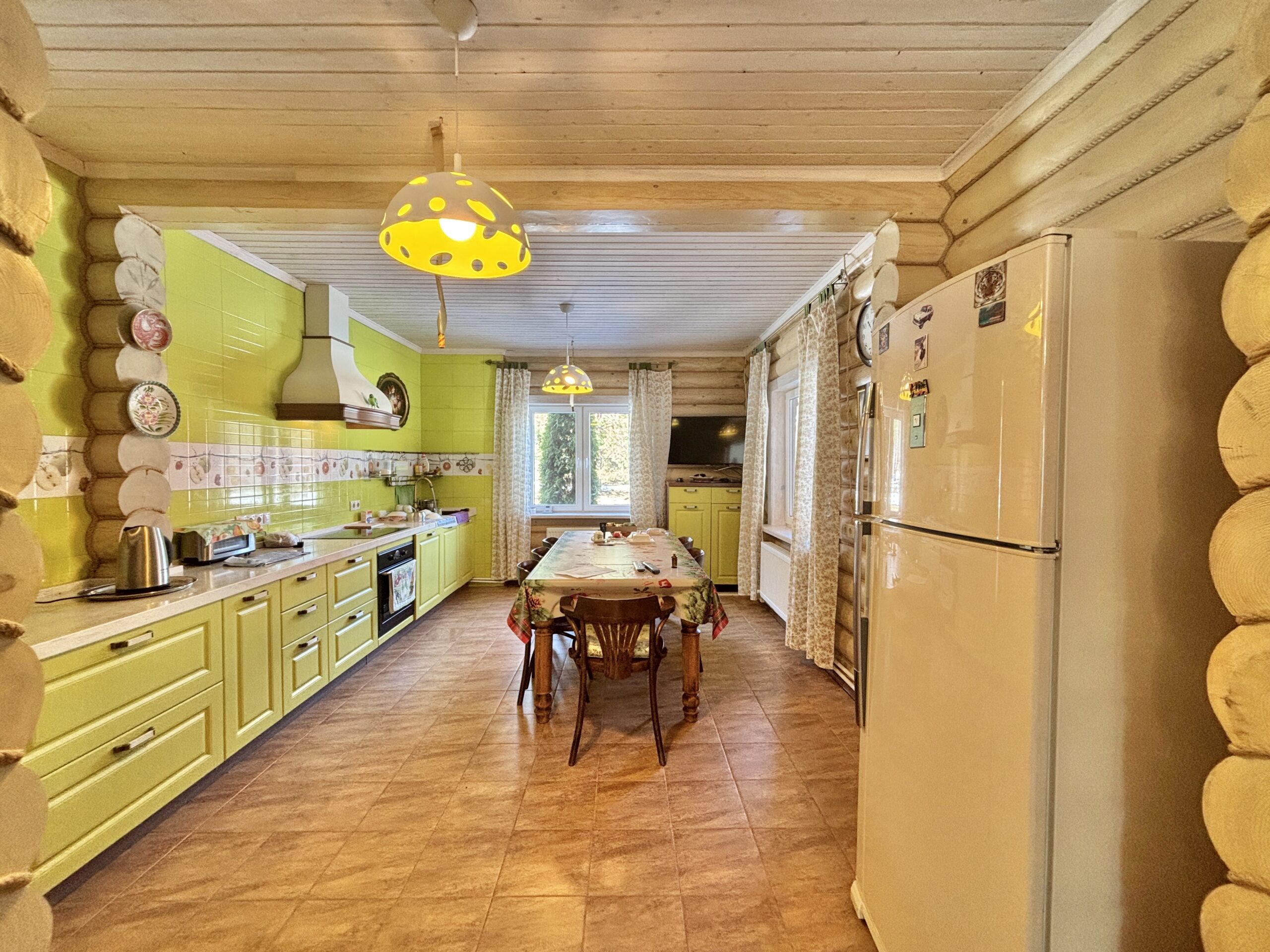 kupit-dom-iz-brevna-na-pervoj-linii-reki-ugra-v-okruzhenie-sosnovogo-lesa