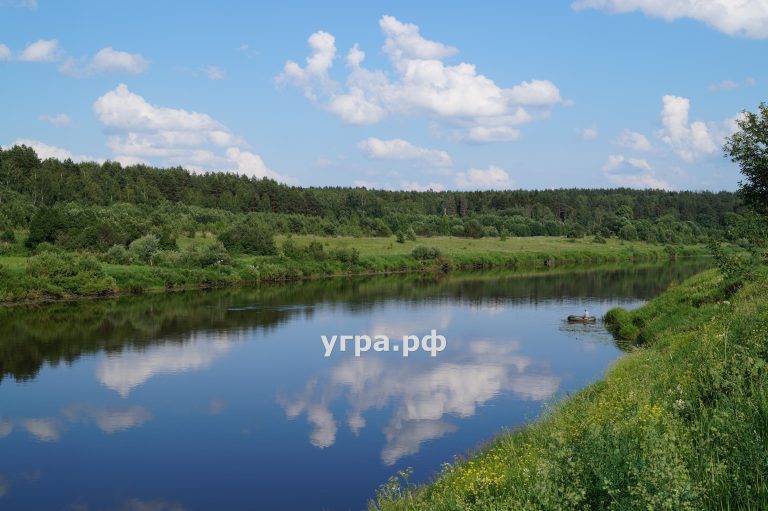 Летние фото рыбаков на реке Угра. Ловля рыбы с лодки.